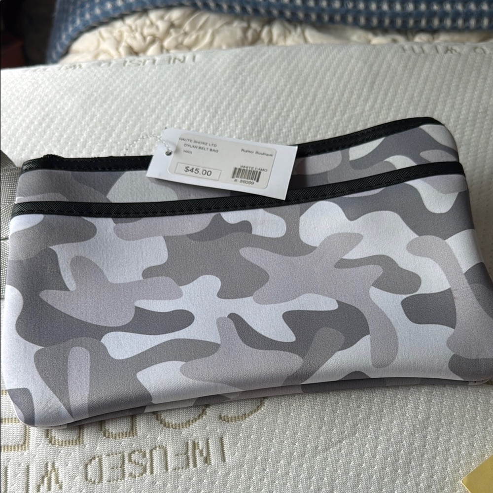 HAUTE SHORE Gray Camo Clutch